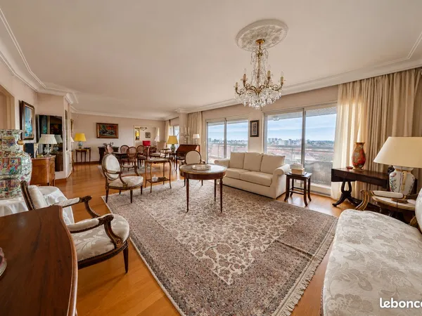 Appartement 6 pièces 177 m²