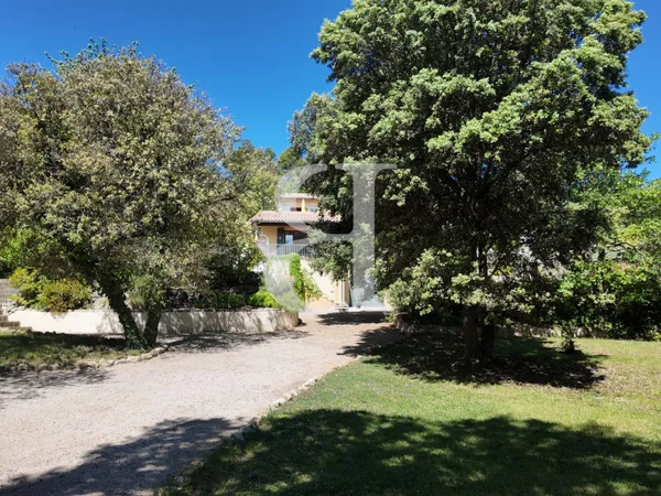 Villa provençale avec piscine région Saint - Didier
