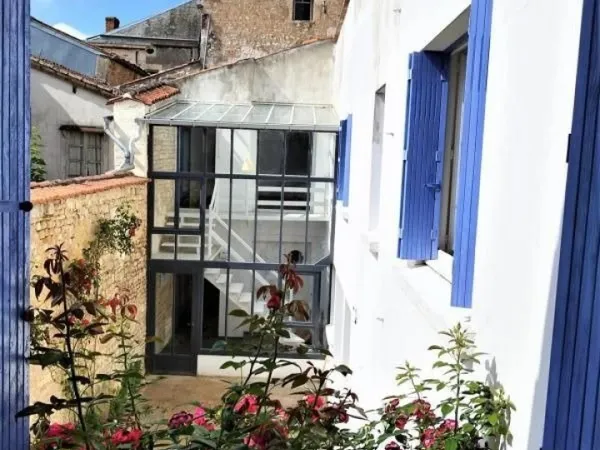 Atelier d'artiste, bien atypique au coeur de la ville de Fontenay Le Comte