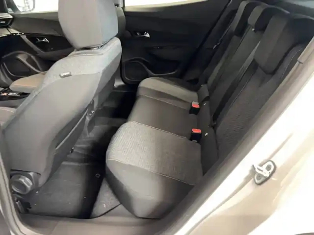Peugeot 2008 electrique 50 kwh 136 ch — photo 16