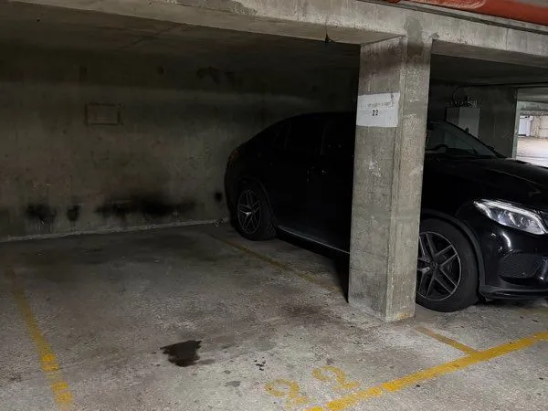 Parking couvert rue des mèches église Créteil