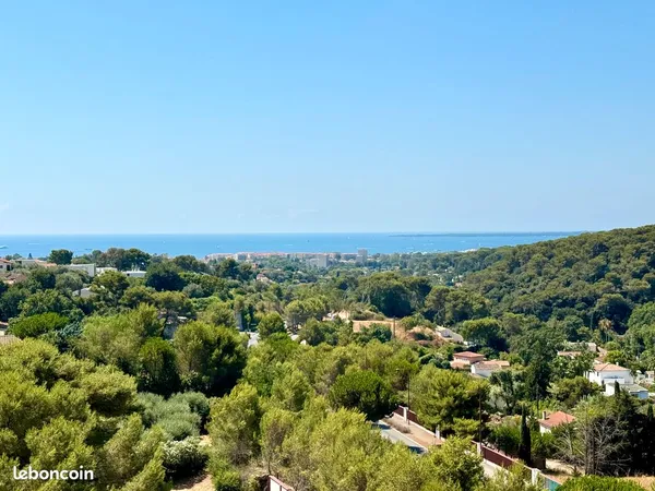 Appartement 2/3 pièces de 58 m² - Dernier étage, vue panoramique, parking et cave