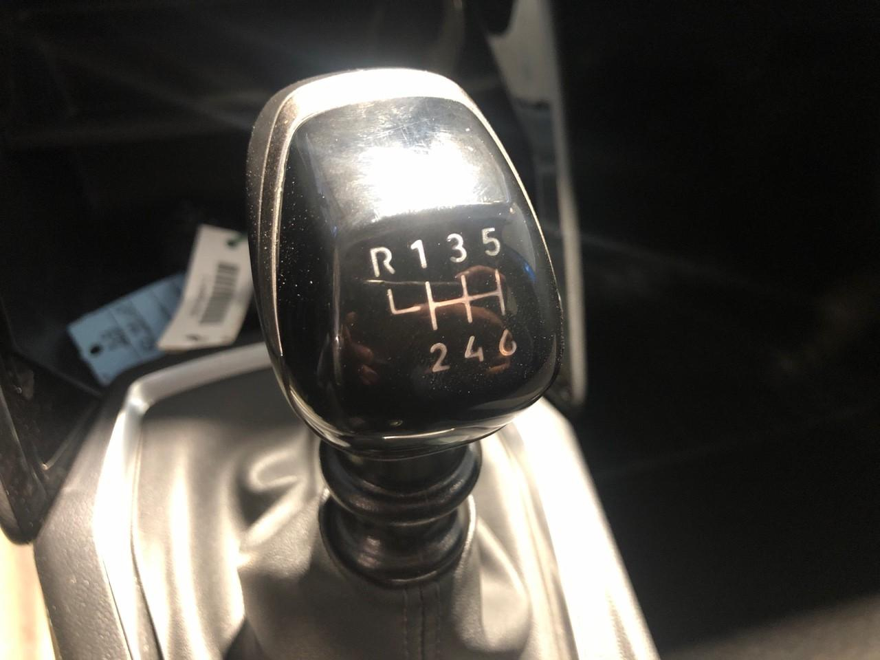 Peugeot 208 puretech 100 s&s bvm6 active — photo 16