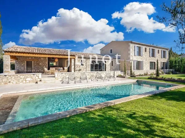 Maison 10 pièces 300 m²
