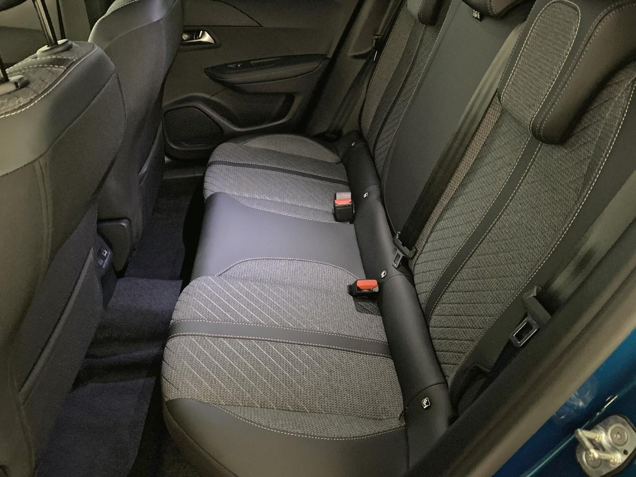 Peugeot 2008 hybrid 145 ch e-dcs6 allure — photo 10