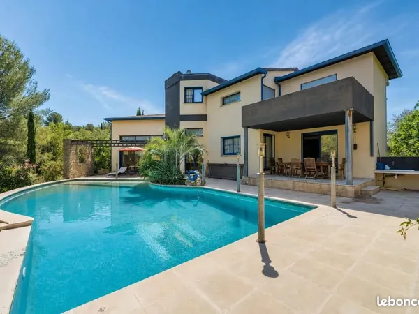 Maison 12 pièces 290 m²