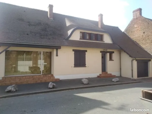 Maison d'architecte 7 pièces - 150 m² avec sous-sol total et jardin clos