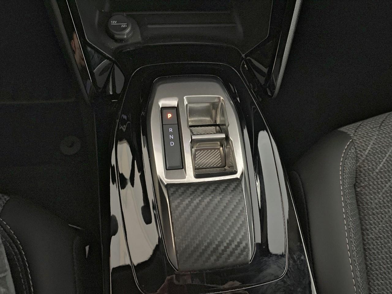 Peugeot 2008 hybrid 145 ch e-dcs6 allure — photo 17
