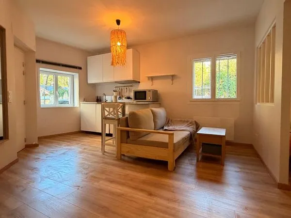 Studio meublé 25 m² refait à neuf avec garage, Neuville-sur-Saône
