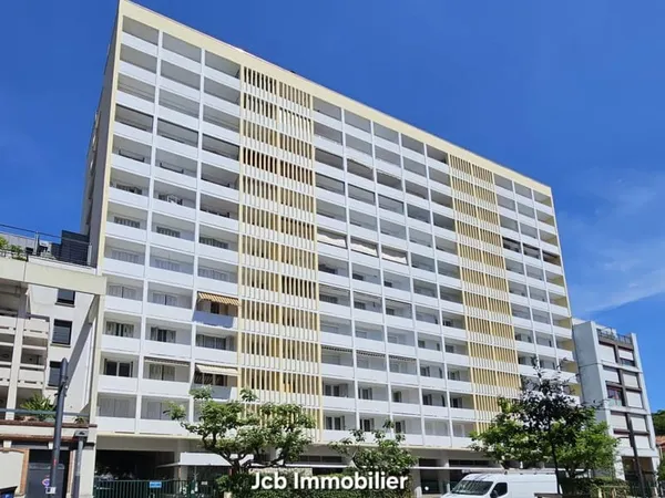 COEUR ST MICHEL T2 MEUBLE BALCON