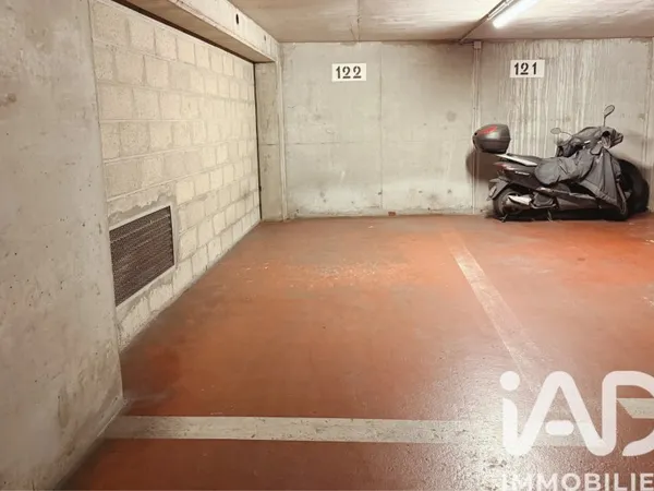 Parking 12 m²