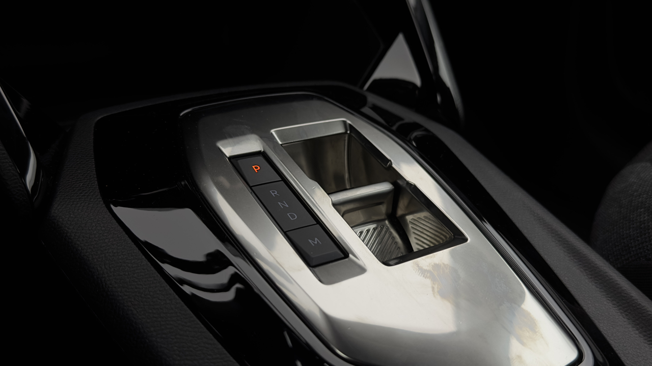 Peugeot 208 PureTech 100 S&amp;S EAT8 — photo 31