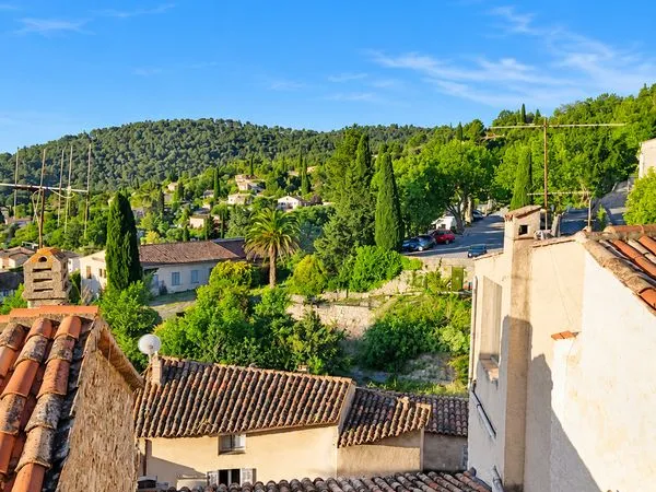 Pays de Fayence, Seillans, charmant appartement ensoleillé, belle vue sur les collines
