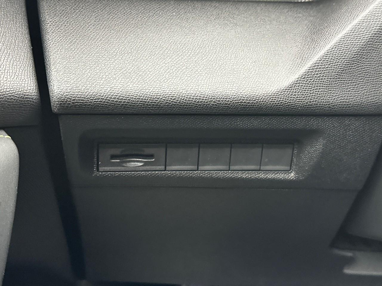 Peugeot 308 bluehdi 130ch s&s eat8 gt pack — photo 16