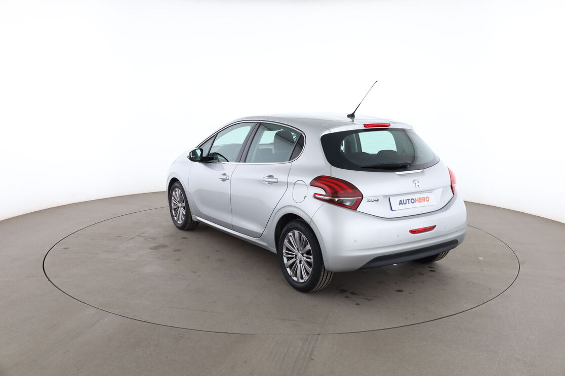 Peugeot 208 1.2 PureTech Allure — photo 3