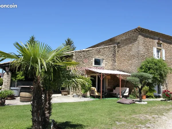 Propriété 8 pièces 208 m²