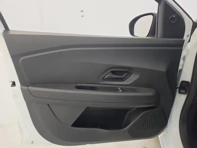 Dacia Sandero sce 65 — photo 10
