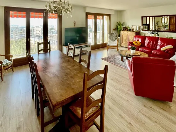 Rare à Reims, Apt 153 m², Vue Cathédrale + parking