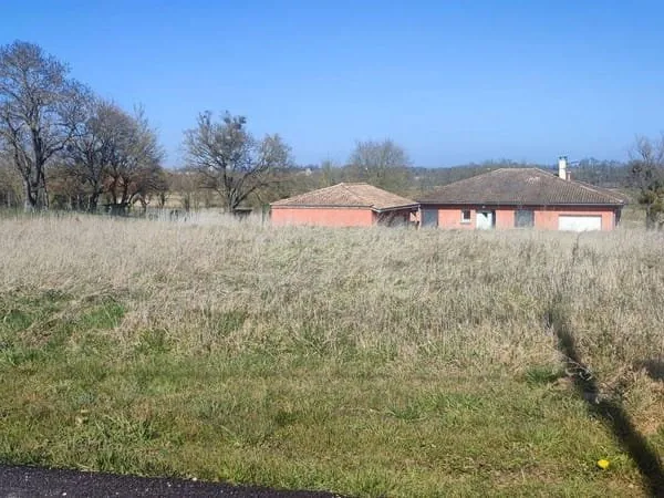 Terrain constructible 1501 m²