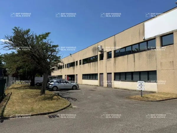 Local d'activité 2800 m²