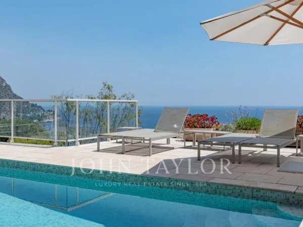 Villa moderne avec très belle vue mer, piscine, ascenseur et nombreuses terrasses