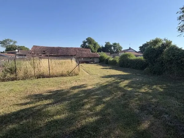 Terrain constructible de 920 m2.