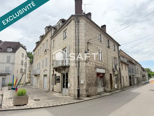 Immeuble de rapport avec local commercial loué et appartement duplex  Au coeur de Sellières