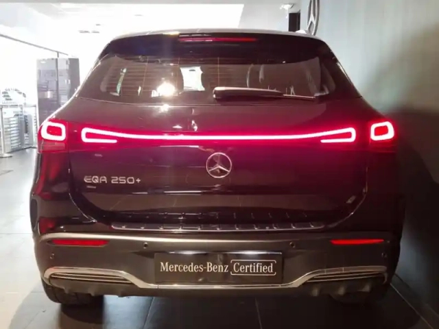 Mercedes Eqa 250+ amg line — photo 12