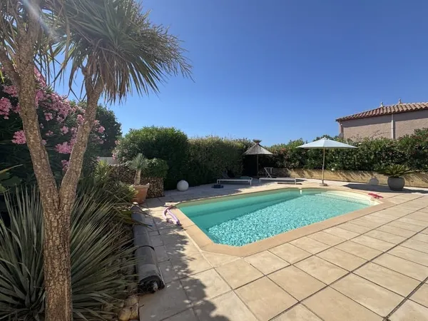 Villa familiale avec piscine - Cadre paisible proche mer
