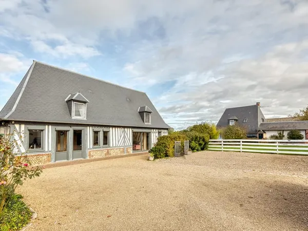 Maison normande rénovée avec gîte au coeur de la campagne