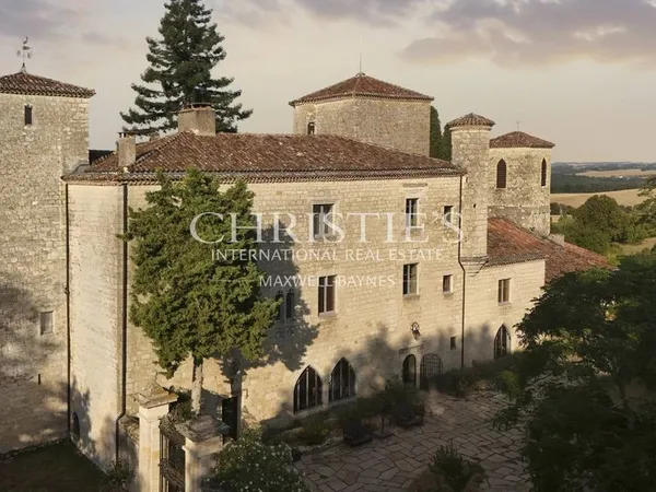 Château 30 pièces 555 m²