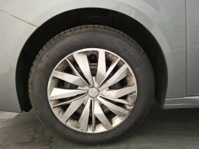 Peugeot 208 puretech 75 s&amp;s bvm5 — photo 12