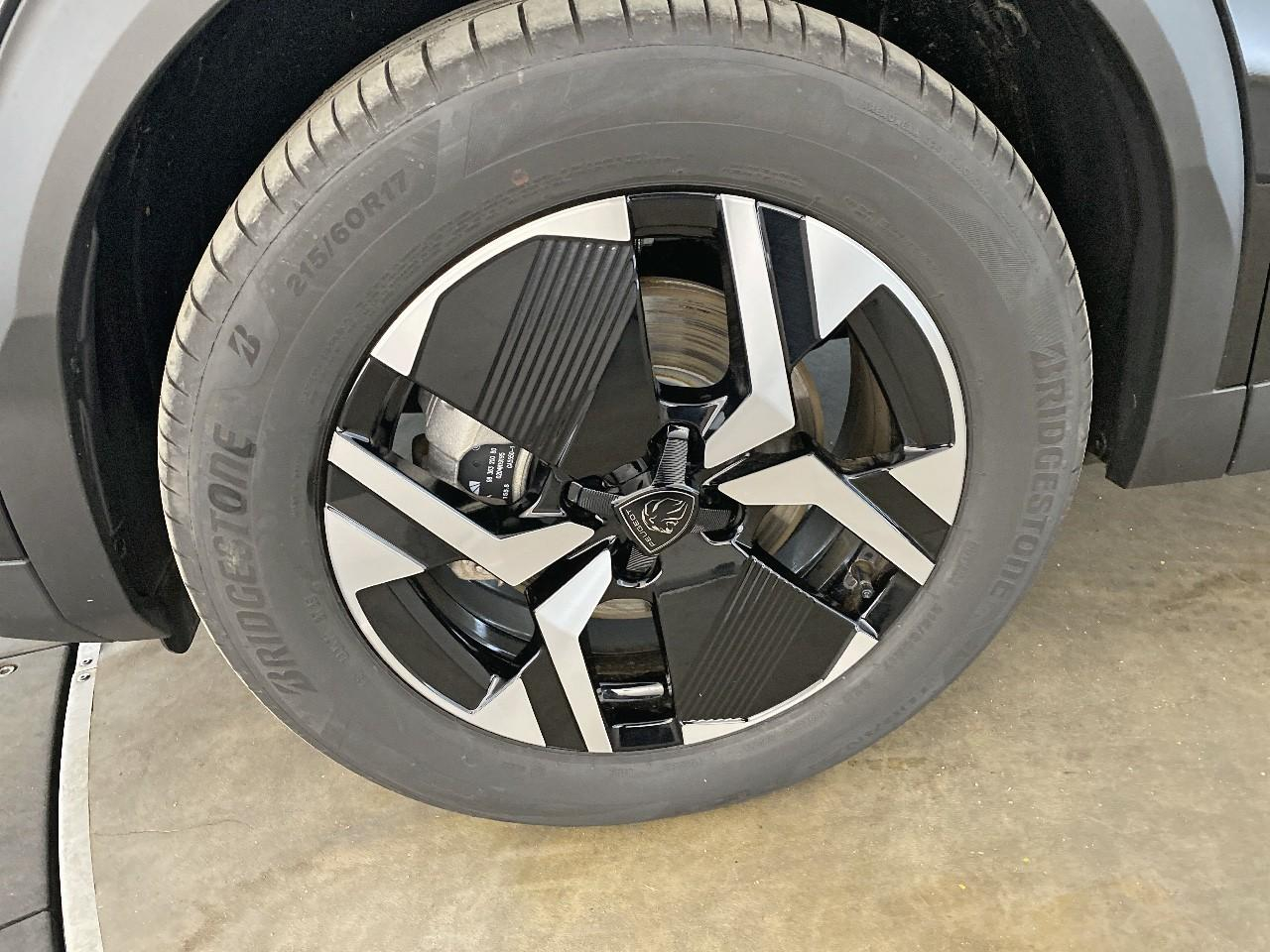 Peugeot 2008 hybrid 145 ch e-dcs6 allure — photo 11