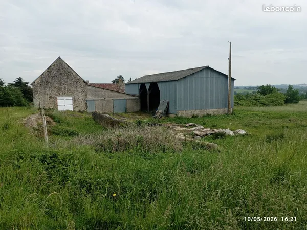 Ferme 9ha libre, labo alimentaire, hangars (53)