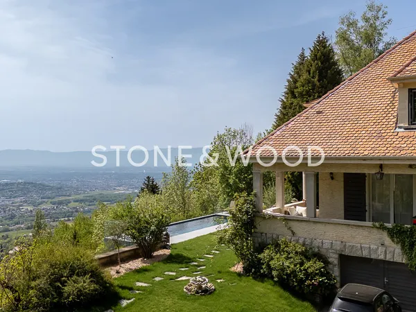 Magnifique villa d'env. 246 m2 offrant une vue imprenable