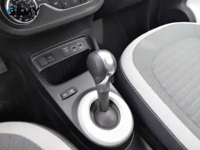 Renault Twingo iii e-tech — photo 29