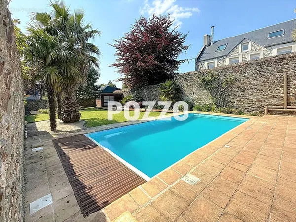GRANVILLE - Maison familiale avec piscine chauffée et jardin clos