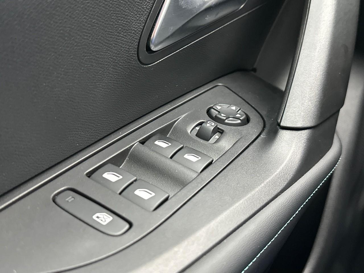 Peugeot 2008 puretech 130 s&s eat8 allure — photo 15