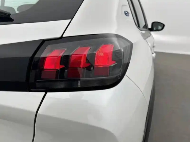 Peugeot 208 electrique 50 kwh 136ch — photo 50