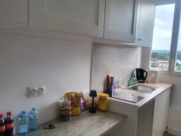 Studette meublée 10 m² - Neuilly-sur-Seine - Métro Pont de Neuilly