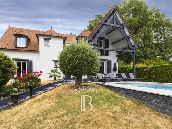 Marcoussis - Propriété à vendre - 240 m² (Surface au sol de 342 m²) - Terrain de 3279 m² - Piscine -