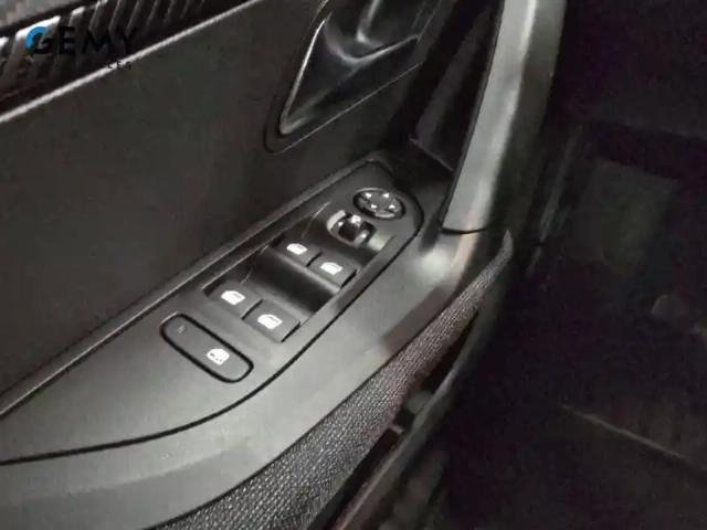 Peugeot 2008 hybrid 145 e-dcs6 — photo 18