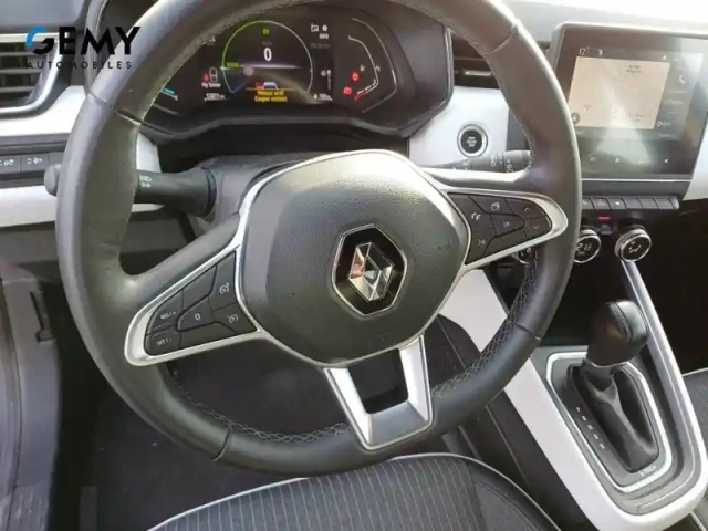 Renault Clio e-tech 140 - 21n — photo 13