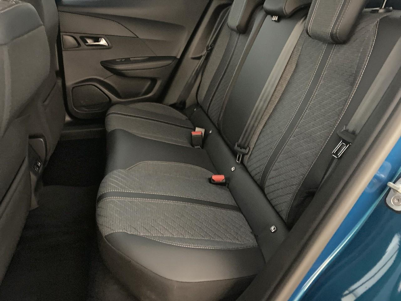 Peugeot 2008 hybrid 145 ch e-dcs6 allure — photo 10