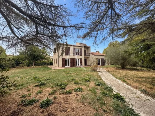 Maison 6 pièces 229 m²