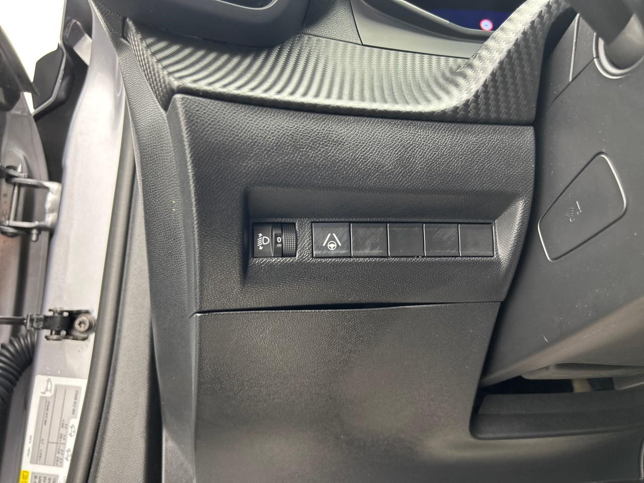 Peugeot 2008 130 s&s eat8 allure — photo 21