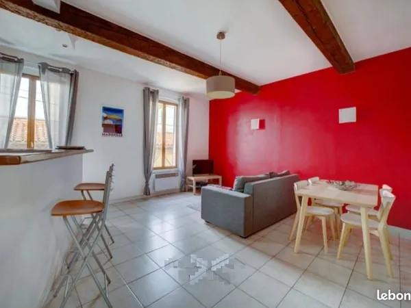 T2 meublé 47 m² - Centre-ville La Ciotat - Traversant, zone piétonne