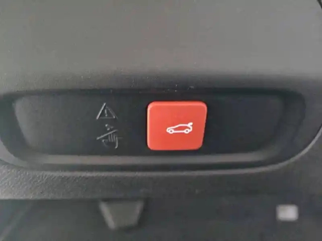 Peugeot 408 phev 225 e-eat8 — photo 35