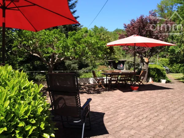 A vendre maison de plain pied dans un cadre de verdure