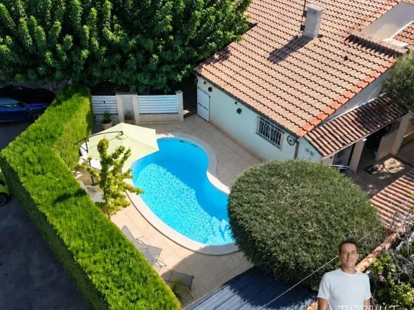 Plain‑pied lumineux, terrasse couverte, piscine, DPE B